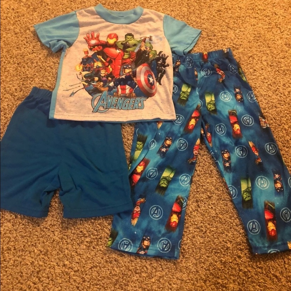 Avengers pajamas boy size 4